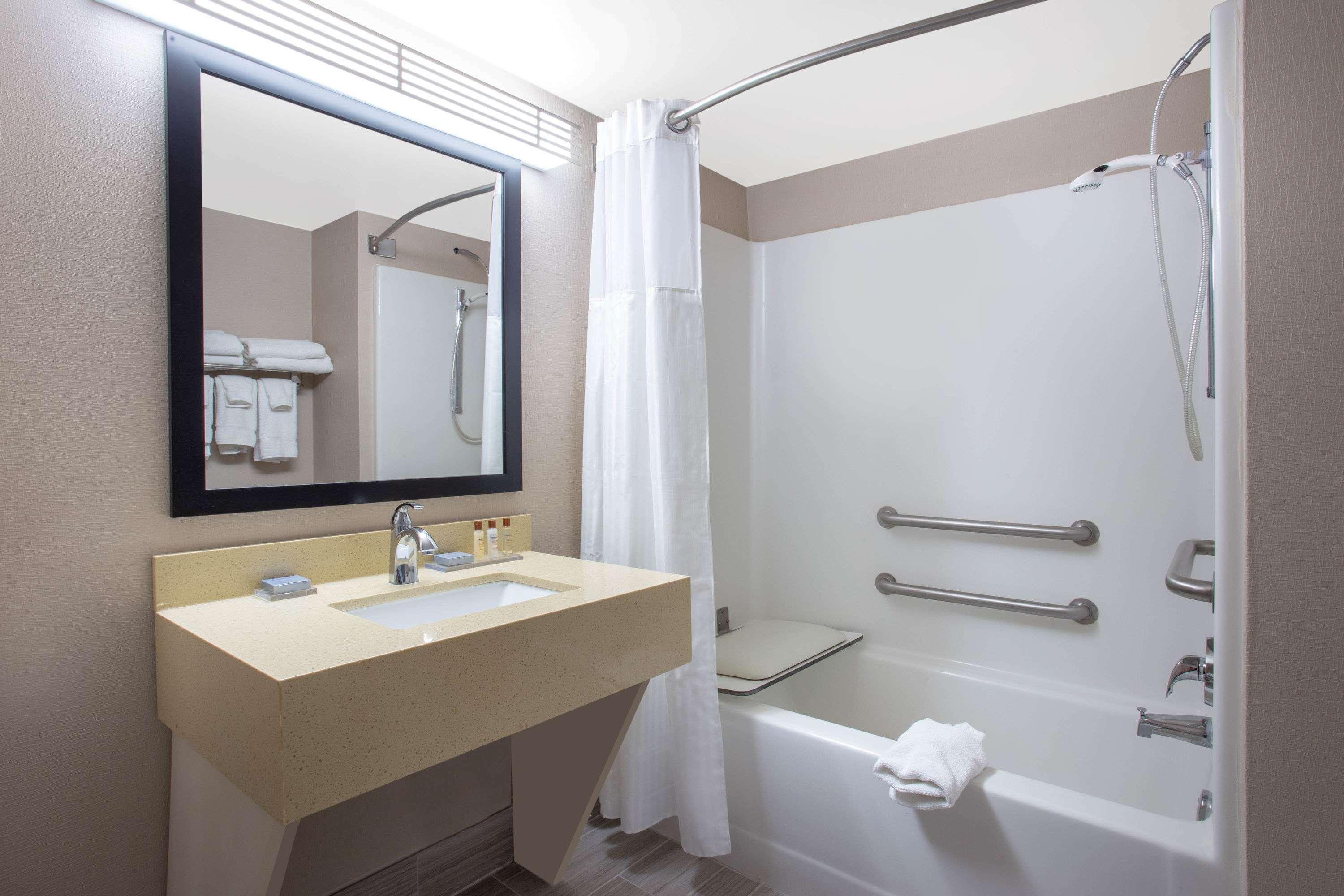 Hotel Wingate By Wyndham Indianapolis Airport Plainfield Exterior foto